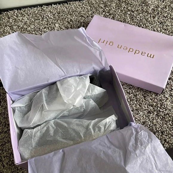 Madden Girl sneakers new in box size 8 and 10 - Picture 7 of 9